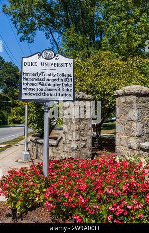 Durham, NC - 4 septembre 2023 : signature de l'Université Duke sur le campus Banque D'Images