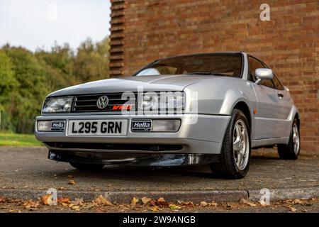 Volkswagen Corrado VR6 1994, exposé au Bicester Heritage Scramble le 8 octobre 2023. Banque D'Images