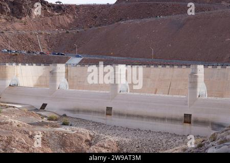 Vue générale d'un déversoir du barrage Hoover dans le Nevada, États-Unis. Photo prise le 7 décembre 2023. © Belinda Jiao jiao.bilin@gmail.com 07598931257 Banque D'Images