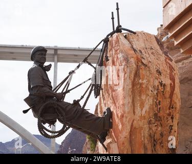 Une vue générale du statut des héros de Hoover au barrage Hoover dans le Nevada, aux États-Unis. Photo prise le 7 décembre 2023. © Belinda jiao jiao.bilin@gmail Banque D'Images