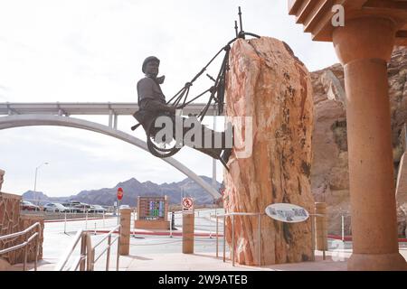 Une vue générale du statut des héros de Hoover au barrage Hoover dans le Nevada, aux États-Unis. Photo prise le 7 décembre 2023. © Belinda jiao jiao.bilin@gmail Banque D'Images