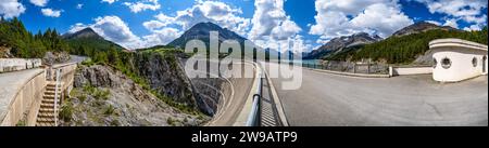 Lac Lago di Cancano et barrage de Cancano près de Bormio, Italie Banque D'Images