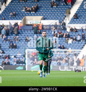 West Bromwich, Royaume-Uni. 26 décembre 2023. Shane Duffy de Norwich se réchauffe avant le match du championnat EFL Sky Bet entre West Bromwich Albion et Norwich City aux Hawthorns, West Bromwich, Angleterre le 26 décembre 2023. Photo de Stuart Leggett. Usage éditorial uniquement, licence requise pour un usage commercial. Aucune utilisation dans les Paris, les jeux ou les publications d'un seul club/ligue/joueur. Crédit : UK Sports pics Ltd/Alamy Live News Banque D'Images