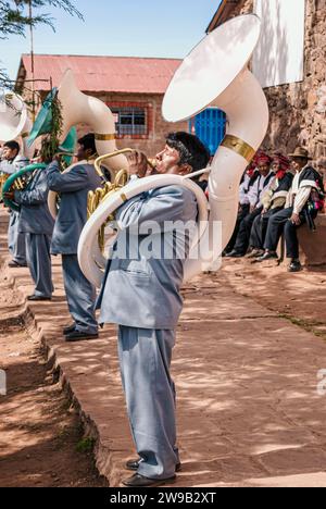 Taquile, Pérou - 1 mai 2009 : célébration du carnaval traditionnel à Taquile (Puno, Pérou) Banque D'Images