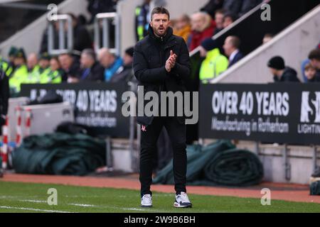 Rotherham, Royaume-Uni. 26 décembre 2023. Michael Carrick, Manager de Middlesbrough lors du Sky Bet Championship Match Rotherham United vs Middlesbrough au New York Stadium, Rotherham, Royaume-Uni, le 26 décembre 2023 (photo de Ryan Crockett/News Images) à Rotherham, Royaume-Uni le 12/26/2023. (Photo de Ryan Crockett/News Images/Sipa USA) crédit : SIPA USA/Alamy Live News Banque D'Images