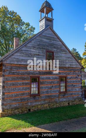 Old Salem, Caroline du Nord, USA - 26 octobre 2023 : reconstruction de l'église morave afro-américaine dans cette ville historique. Banque D'Images