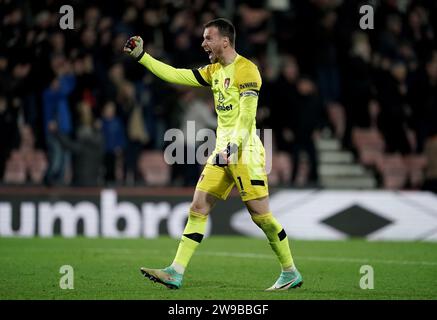 Neto, le gardien de but de Bournemouth, célèbre après que Luis Sinisterra de Bournemouth (non représenté) ait marqué le troisième but du match lors du match de Premier League au Vitality Stadium de Bournemouth. Date de la photo : mardi 26 décembre 2023. Banque D'Images