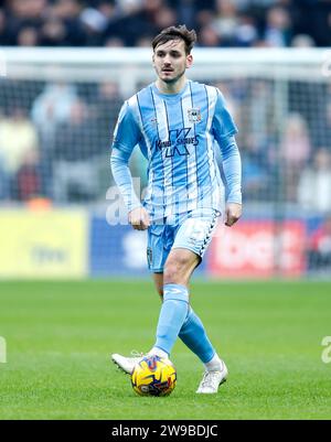 Liam Kitching de Coventry City en action lors du Sky Bet Championship Match à Coventry Building Society Arena, Coventry. Date de la photo : mardi 26 décembre 2023. Banque D'Images