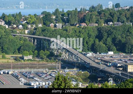 Seattle, WA, États-Unis - 2 juillet 2023 ; Magnolia Bridge s'élevant à Seattle dans le quartier ouest Banque D'Images