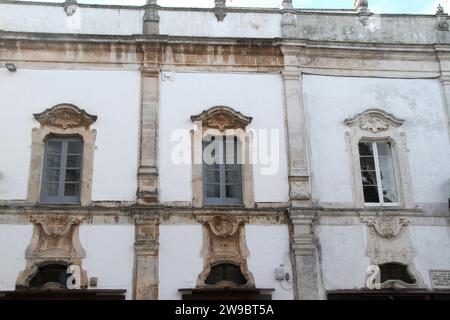 Martina Franca, Italie. Façade du Palazzo Martucci du 19e siècle sur la Piazza Roma. Banque D'Images