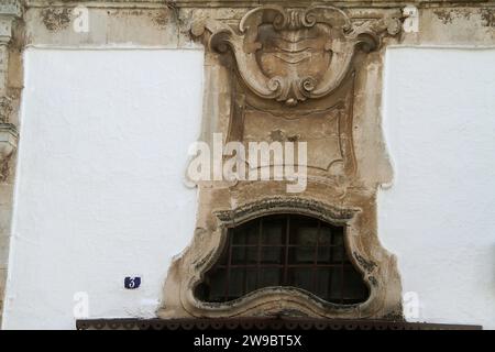 Martina Franca, Italie. Façade du Palazzo Martucci du 19e siècle sur la Piazza Roma. Banque D'Images