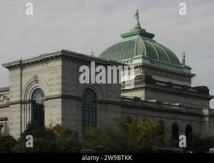 Memorial Hall dans Fairmount Park de Philadelphie, qui abrite maintenant le musée Please Touch, est l'un des derniers bâtiments restants de l'exposition du centenaire. Banque D'Images