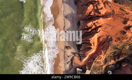 La falaise d'argile de Canoa Quebrada. Incroyable plage brésilienne Banque D'Images