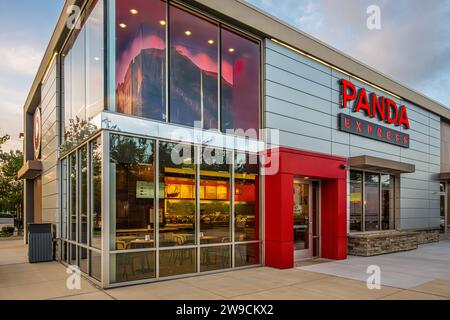 Restaurant chinois de restauration rapide frais Panda Express au crépuscule à Jacksonville, Floride. (ÉTATS-UNIS) Banque D'Images