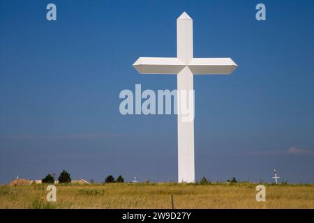 Croix de notre seigneur jésus-christ sur la route 66 à Groom texas Banque D'Images