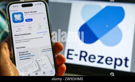 DAS E-Rezept, App auf dem iPhone. DAS E-Rezept für Deutschland. Rezepte für Medikamente digital empfangen und einlösen. 27.12.2023 *** l'application e-prescription sur l'iPhone l'e-prescription pour l'Allemagne reçoit et échange des ordonnances pour des médicaments numériquement 27 12 2023 Banque D'Images