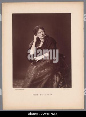 Portret van Juliette Lamber(t), en ou avant vers 1868 - en ou avant 1884 photographie la française Juliette Lamber (t) (1836-1936) est mieux connue sous son nom de mariée Juliette Adam. Elle est l'auteure et militante féminine et républicaine Salonnière. Elle a vécu et travaillé à GIF-sur-Yvette près de Paris. Plaque du magasin. Support photographique Paris. carton Banque D'Images