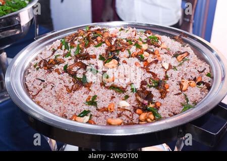 Riz cuit et cru mixte à faible indice glycémique grain sain riz rouge sarrasin basmati millet Banque D'Images
