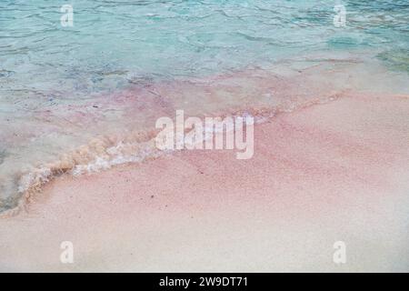 Une photo du célèbre sable rose sur la plage de Balos. Banque D'Images