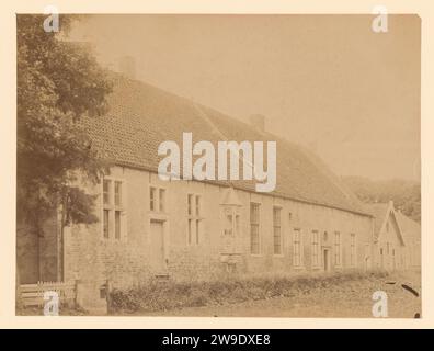 Façade nord du monastère de Ter Apel, Anonyme (Monumentenzorg) (attribué à), 1893 photographie support photographique Apple. cloîtres en carton imprimé albumen  monastère. Façade (de maison ou bâtiment) Apple Banque D'Images