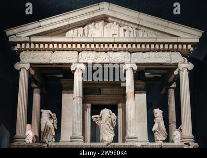 Le monument de Néréide, tombeau sculpté, façade orientale reconstruite au British Museum, Londres Banque D'Images