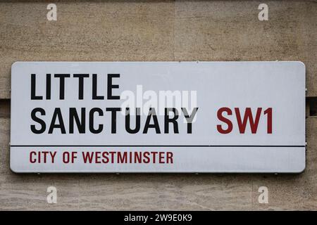 Panneau routier Little Sanctuary sur le mur dans la rue, SW1 City of Westminster, Londres, Angleterre, Royaume-Uni Banque D'Images