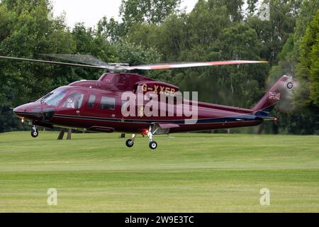 G-XXEB Sikorsky S-76C-2 The King's Helicopter Flight (TKHF) hélicoptère royal utilisé par les membres de la famille royale britannique pour leurs fonctions officielles Banque D'Images