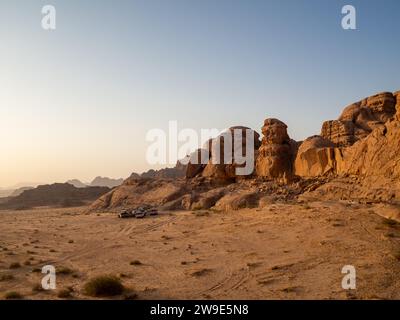 Désert de Wadi Rum, alias Vallée de la Lune, Jordanie, Moyen-Orient Banque D'Images