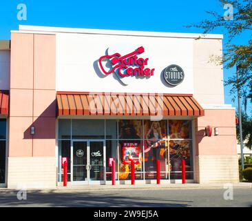 Ocala, Floride États-Unis - novembre 2023 le Guitar Center est une chaîne de magasins américaine spécialisée dans toutes les formes de musique. Panneau rouge vif fac Banque D'Images