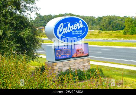 Ocala, FL États-Unis - 22 novembre 2023 panneau indiquant la chaîne de restaurants Culvers pour une restauration rapide décontractée servant des hamburgers au beurre et de la crème glacée congelée Banque D'Images