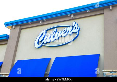 Ocala, FL États-Unis - 22 novembre 2023 Inscrivez-vous au bâtiment de la chaîne Culvers pour une restauration rapide décontractée servant des burgers au beurre et de la crème glacée glacée cr Banque D'Images