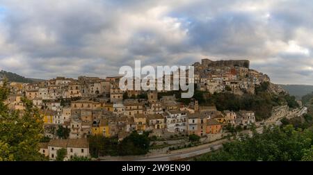 Raguse, Italie - 27 décembre 2023 : vue de la vieille ville historique d'Ibla Ragusa dans le sud-est de la Sicile Banque D'Images