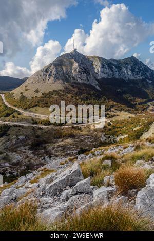 Montagne Lovćen vue du sommet de Jezerski Vrh, parc national de Lovćen, Monténégro Banque D'Images