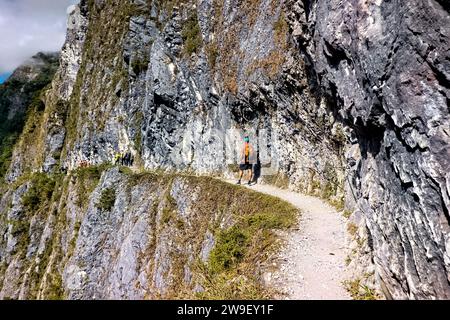 L'étroit et précipitant sentier Zhuilu Old Trail, parc national de Taroko, Taïwan Banque D'Images