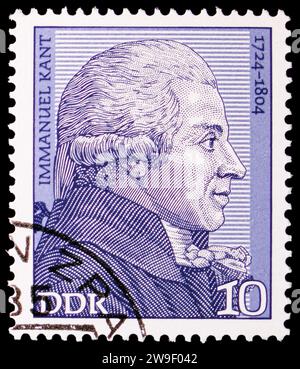 MOSCOU, RUSSIE - 17 DÉCEMBRE 2023 : timbre-poste imprimé en Allemagne, DDR, montre Immanuel Kant (1724-1804), série personnalités célèbres, vers 1974 Banque D'Images