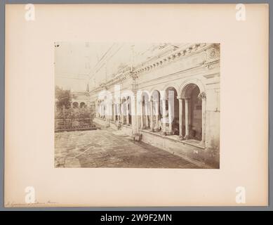 Kloostergang dans le Sint -Jan van Lateranen à Rome, 1851 - 1900 photographie Rome papier. Cloîtres en carton imprimé albumine  monastère Sint-Jan van Lateranen Banque D'Images