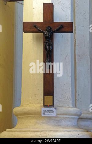 Zanzibar, Tanzanie - 18 juillet 2017 : Croix en bois du Dr. Livingstone à l'église dans la ville de pierre. Banque D'Images