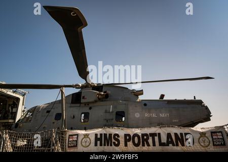 Frégate antisous-marine de classe Duke de la Royal Navy HMS Portland pendant la semaine de la flotte à Halifax, Nouvelle-Écosse, Canada. Banque D'Images