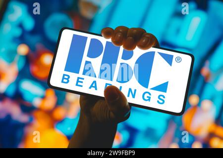 Sur cette photo, le logo RBC Bearings Incorporated est affiché sur l'écran d'un téléphone intelligent. Banque D'Images