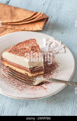 Tarte au chocolat aigre-douce avec crème au café mascarpone Banque D'Images