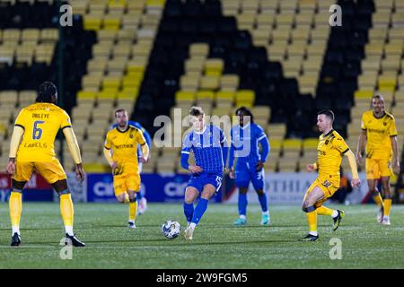 Livingston, Écosse. 27 décembre 2023. Max Kucheriavyi (15 - St Johnstone) cherche à faire des progrès dans le milieu de terrain Livingston vs St Johnstone - Cinch Premiership Credit : Raymond Davies / Alamy Live News Banque D'Images