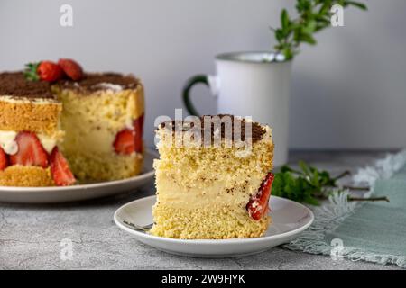 Morceau de gâteau Fraisier français. Banque D'Images