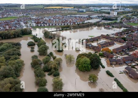 Inondations de Catcliffe 2023 - vue aérienne de Catcliffe à Rotherham qui était sous l'eau après une pluie soudaine pendant la nuit. Banque D'Images