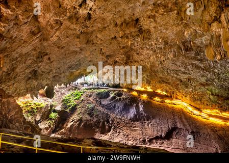 Système de grottes dans l'extrême nord de la Thaïlande, dans Thamluang Khunnam Nangnon National Park.Well connu comme emplacement où les écoliers thaïlandais ont sauvé, par des plongeurs de grotte, Banque D'Images