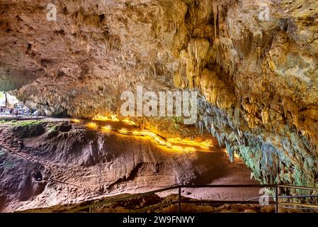 Système de grottes dans l'extrême nord de la Thaïlande, dans Thamluang Khunnam Nangnon National Park.Well connu comme emplacement où les écoliers thaïlandais ont sauvé, par des plongeurs de grotte, Banque D'Images