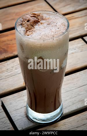 Boisson Choco Chip Cappuccino. Single, sur la table Banque D'Images