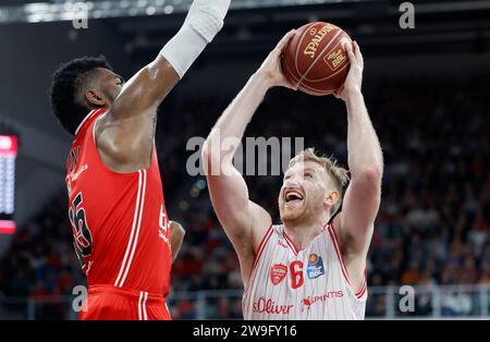 Bamberg, Deutschland. 27 décembre 2023. Bild : 27.12.2023, basket-ball, BBL, paniers Bamberg - paniers Wuerzburg, GER, Wuerzburg, tectake Arena. Crédit : dpa/Alamy Live News Banque D'Images