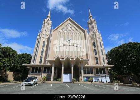 San Pablo, Philippines. 27 décembre 2023 : lieu de culte Iglesia ni Cristo sans décors de Noël. Dans les Philippines obsédées par Noël, alors que les centres-villes et les églises catholiques romaines sont surdécorées, plus de 4 millions de Philippins chrétiens ne célèbrent pas Noël, y compris les témoins de Jéhovah, les adventistes des sept jours, pentecôtistes... l'église basée sur la Bible Iglesia ni Cristo estime que la fête célébrée le 25 décembre était la fête païenne sol Invictus et nulle part dans la Bible il est dit que Jésus-Christ est né ce jour-là ou que sa naissance devrait être commémorée.crédit : Kevin Izorce / Alamy Live News Banque D'Images