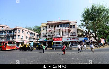 Marcher dans les rues de Dadar, Mumbai, Inde. Banque D'Images