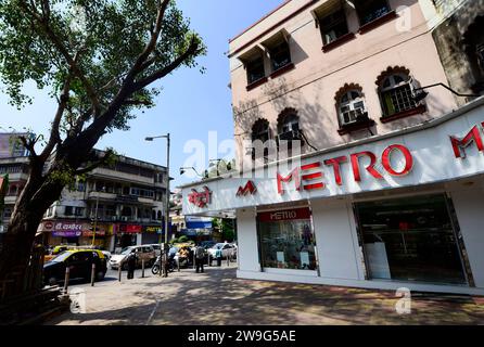 Marcher dans les rues de Dadar, Mumbai, Inde. Banque D'Images